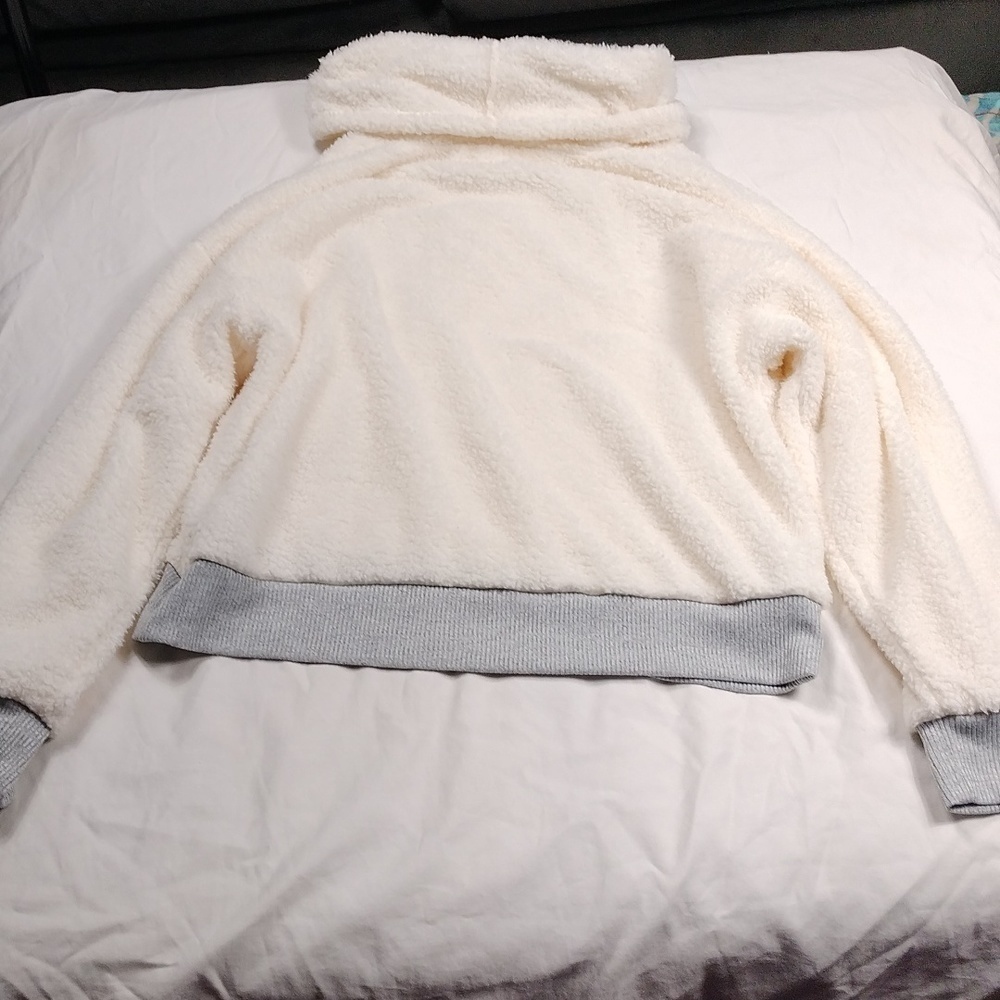 Ultra flirt women's large sized turtle neck cream colored sweater - Picture 7 of 10